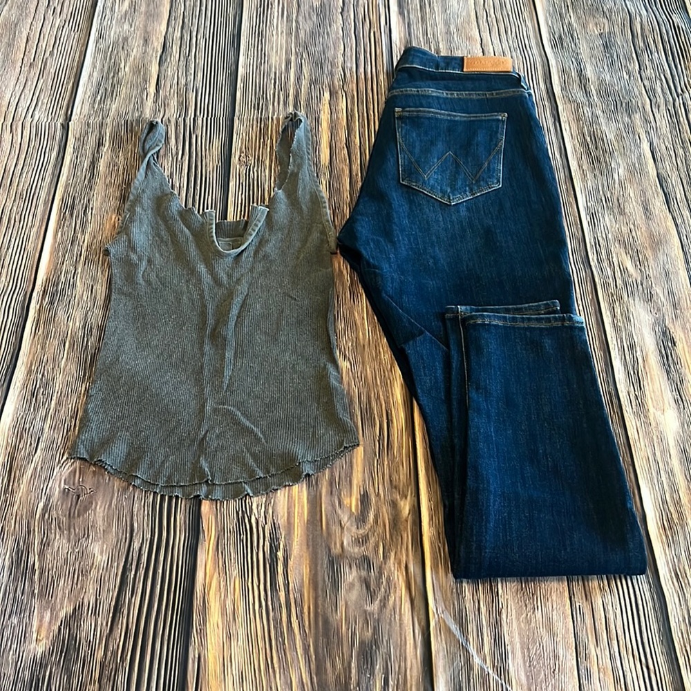 Wrangler Mid-Rise Jean